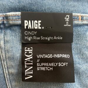 PAIGE Cindy Jeans with destroyed hem — size 29